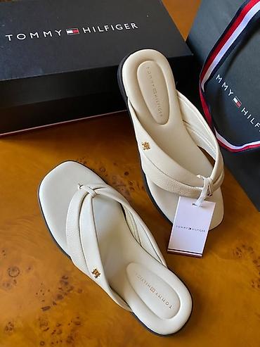 Basanoşka və səndəllər: Tommy Hilfiger qadın şlapesi (flip-flop/sandal) - Rəng: krem/ivory - — 1