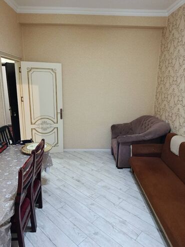 oğlanlar ucun kirayə evlər: 2 otaqli menzil.
Yeni Baki