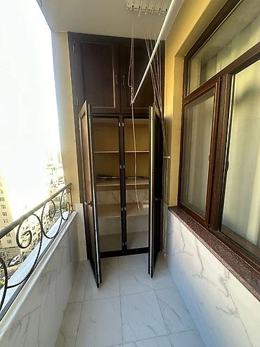 Uzunmüddətli kirayə mənzillər: İcarəyə verilir 3 otaqlı yeni tikili 137 m², İnşaatçılar m. Qələbə — 12
