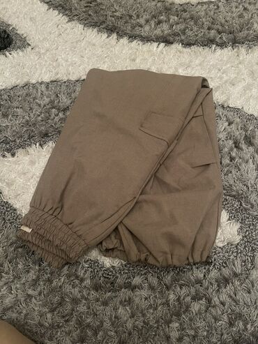 Gündəlik donlar: Qadın paltarı – bej rəngli, ağ xallı - Üslub: midi uzunluqda, aşağı — 16