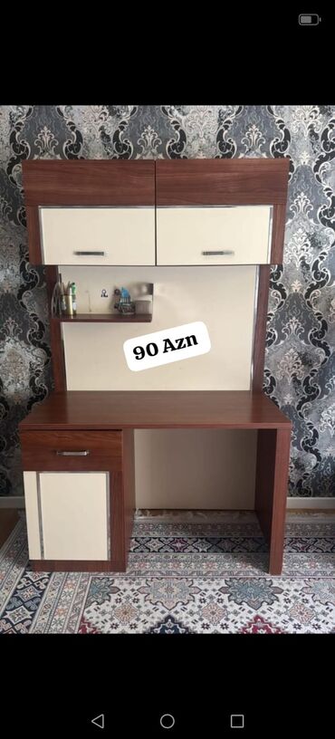 İnformatika: Saraesiyazi masasi satilir. Boyuk ve elveriwlidi Qiymeti 90 Azn.*