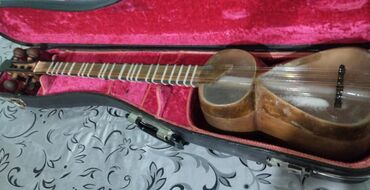 real gitara: Tar Qara ağacdan düzəlib orta çanağdır,ideal vəziyyətdədir. Ftüliyarla