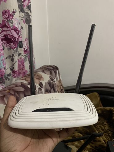 wi fi router tp link 4g: TP Link Router TL-WR841N For Sale
With Charger No Box