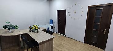 bolt bas ofis elaqe: Ofis üçün tam əşyalı kirayə otaq verilir. - Künc yerləşimli iş — 1