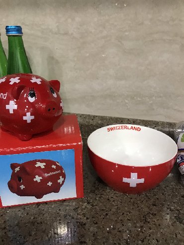 Статуэтки: Новые сувениры со Швейцарии! Копилка и чашка! Окончательно!