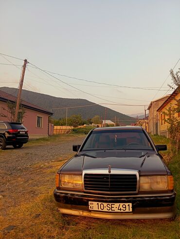мото шлем: Mercedes-Benz 190: 2 l | 1992 il Sedan