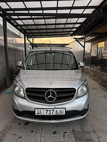 Легкий грузовой транспорт: Легкий грузовик, Mercedes-Benz — 8