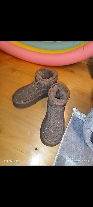 yun ugg: 2 defe geyinilib teze kimidi 60
Manata alinib 35 manata satılır — 1