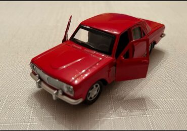 Avtomobil modelləri: Masaüstü kolleksiya üçün metal avtomobil modeli - Korpus: metaldan — 12