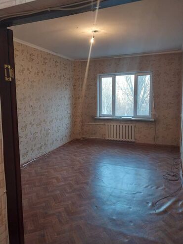 старый квартира: 2 комнаты, 52 м², 105 серия, 4 этаж, Старый ремонт