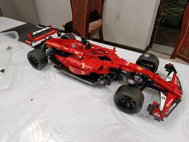 требуются модели: Большой коллекционный конструктор болида Формулы‑1 Ferrari из серии