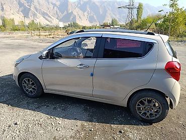машы: Chevrolet Spark: 2016 г., 1 л, Вариатор, Бензин, Хэтчбэк — 3