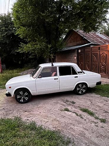 жалабат машина: Легковой автомобиль седан, белый цвет кузова.175000 — 1
