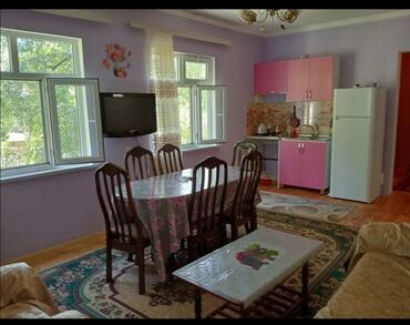 Günlük kirayə evlər: 90 kv. m, 3 otaqlı, İnternet, Telefon, Qaz — 5