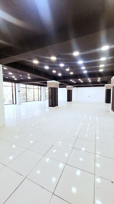 Mağazalar: Göyçay ş. tam mərkəzdə çox əla yerdə 3 mərtəbə + monsar + aşağıda — 3