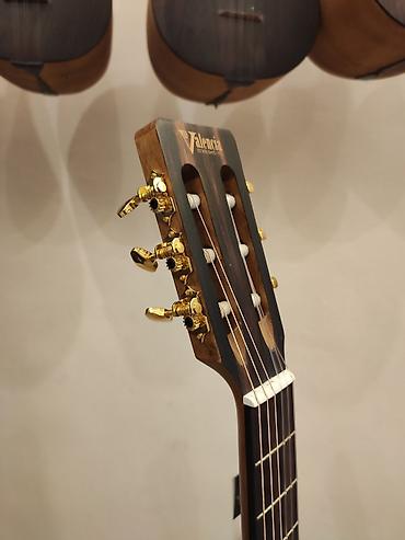 valencia gitara: Valencia VA434 Klassik gitara Simlərin sayı: 6 Üst:Sitka Spruce — 4