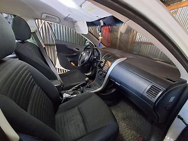 Toyota: Toyota Corolla sedan - Korpus: 4 qapılı sedan, ağ rəng - Nəsil — 9