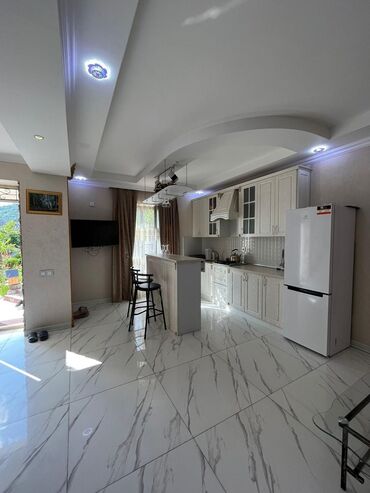 Günlük kirayə evlər: 300 kv. m, 5 otaqlı, Artezian quyusu, Kanalizasiya, Telefon — 24