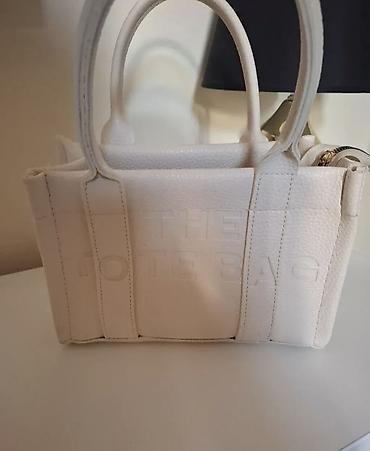 prstenje od celika: Bela tote torba sa utisnutim natpisom “THE TOTE BAG”. Kompaktnih — 1
