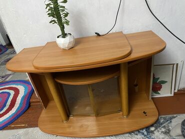 угловая полка для телевизора: Телевизордун шкаф жана стенди, Полго орнотулма, ЛДСП, түсү - Күрөң