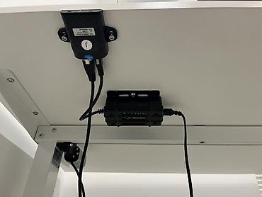 monitor stendi: SVANEKE elektrikli hündürlüyü tənzimlənən masa - JYSK + monitor — 4