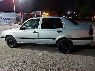 Транспорт: Volkswagen Vento: 1992 г., 1.8 л, Механика, Бензин, Седан — 1