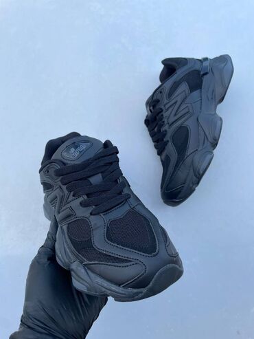 Women's Sneakers and athletic shoes: New balance 9060 patike

Novo
Brojevi 36 do 46

fb Moja Kupovina 1 — 2