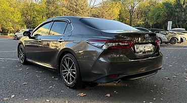 целика: Toyota Camry: 2021 г., 2.5 л, Автомат, Гибрид, Седан — 5