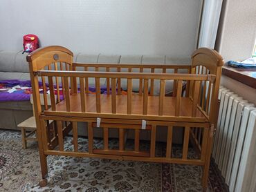 детские кроватки в бишкеке в Кыргызстан | ДЕТСКИЕ КРОВАТИ: Детский манеж одна сторона отпускается можно подставить к кровати