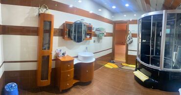 Həyət evləri və villaların satışı: Şəhər mənzərəsinə açılan balkonları olan möhtəşəm fasadlı 4 mərtəbəli — 12