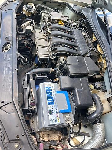 Renault: Renault Laguna sedan, gümüşü rəng. - Kuzov: 4 qapılı sedan, ön və arxa — 5