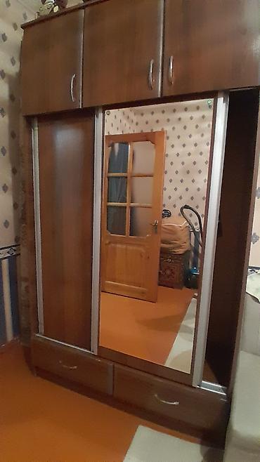 skaf kupe: Şkaf-kupe, qəhvəyi ağac teksturalı MDF/Laminate. - Ön hissə: 3 sürgülü — 1