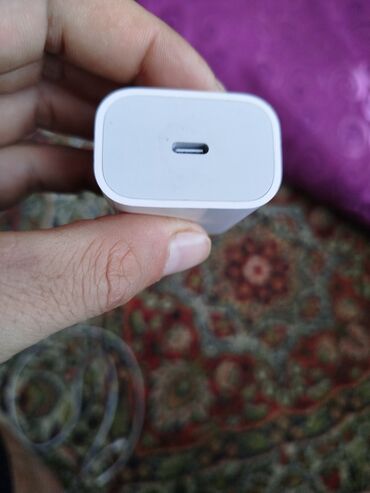 iphone 5 uecuen qoruyucu sues almaq: Adapter Apple, 20 Vt, İşlənmiş