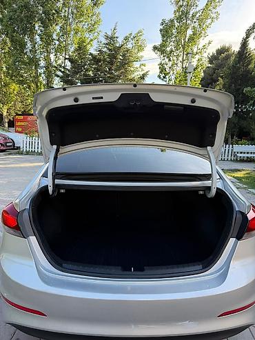 Hyundai: Hyundai Elantra: 2 l | 2017 il Sedan — 5