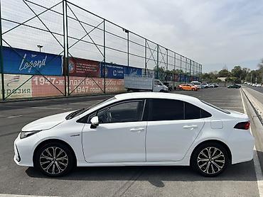 Продажа авто: Toyota Corolla: 2020 г., 1.8 л, Вариатор, Гибрид, Седан — 2