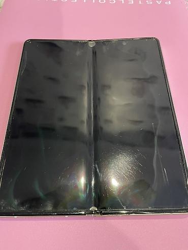 honor v3: Смартфон с гибким экраном Samsu Z Fold 3 (серия Fold, корпус в оттенке — 4