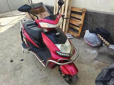 Скутеры: Электроскутер (класс 50–150 см³ эквивалент), городской Описание: - — 2