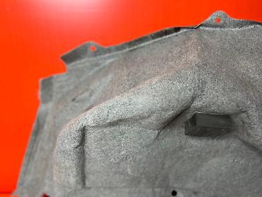 Другие детали кузова: Серая обшивка багажника автомобиля, разработанная для защиты — 7