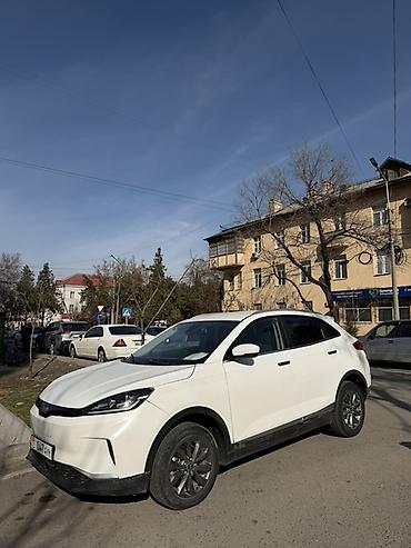 Другой электротранспорт: Электромобиль кроссовер (белый цвет) - Кузов: компактный кроссовер, 5 — 3