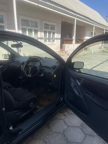 camry 50se: Toyota Vitz: 2001 г., 1.3 л, Автомат, Бензин, Хэтчбэк — 5