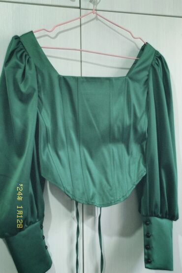 темно зеленый купальник: Продаю блузку т.к размер не подошло. Новая! (этикетка есть)