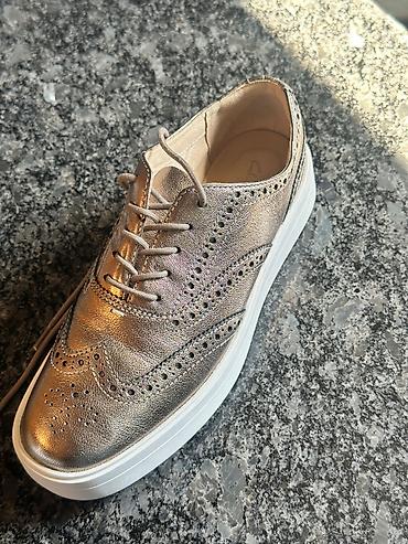 супер модные кеды: Новые Кросовки (кеды) Clarks 37 размер 3000 сом — 1