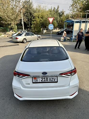 Toyota: Toyota Corolla: 2022 г., 1.8 л, Вариатор, Гибрид, Седан — 5