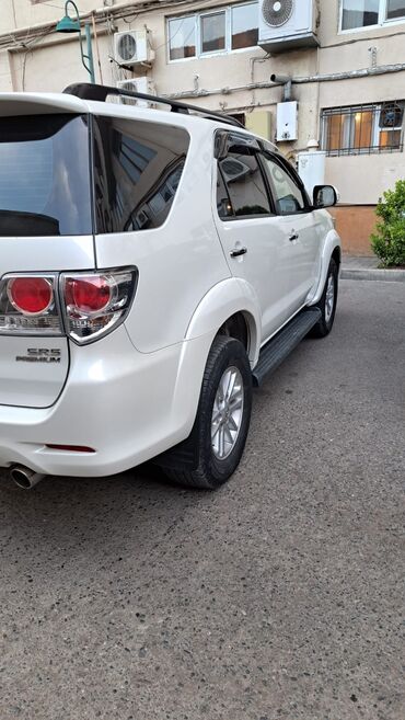 Toyota: Toyota Fortuner: 2.7 l | 2013 il Ofrouder/SUV — 5