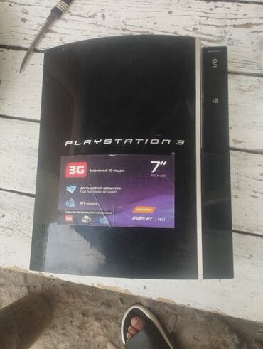 продам плейстейшен 3: Игровая консоль Sony PlayStation 3 в черном корпусе. Модель оснащена