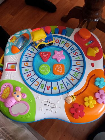 Ostale igračke: Ovaj interaktivni sto za aktivnosti dizajniran je da zabavi i edukuje — 1