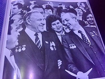Ensiklopediyalar: Albomi kitab: “Революция продолжается. 1917–1987” (rus dilində) - — 4