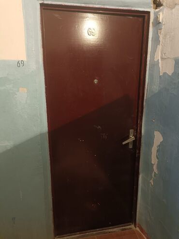 Пластиковые двери: Для квартиры Б/у Входная дверь С глазком, Без гарантии, Самовывоз
