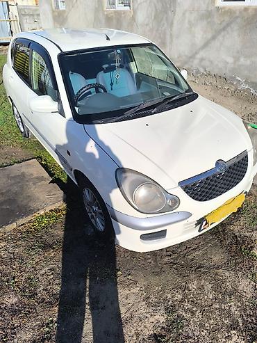 Toyota: Toyota Дуэт: 2002 г., 1.3 л, Вариатор, Бензин, Хэтчбэк — 1