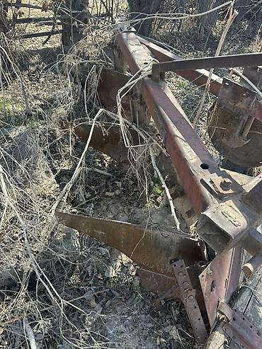 Другие плуги: Сельскохозяйственное навесное орудие — плуг/трех корпусный — 4